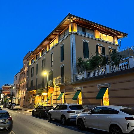 Hotel Regina Форте-дей-Мармі Екстер'єр фото