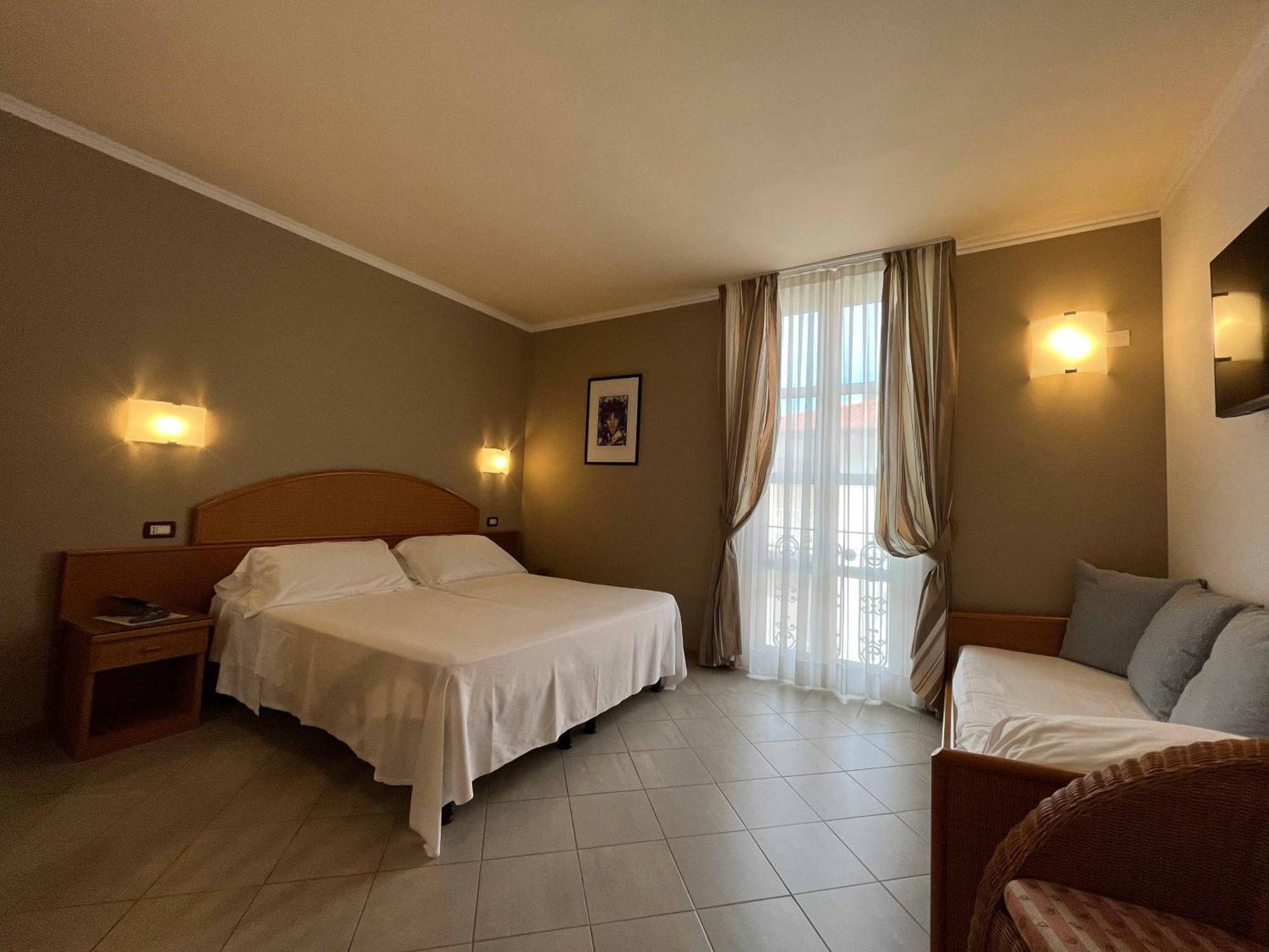 Hotel Regina Форте-дей-Мармі Екстер'єр фото